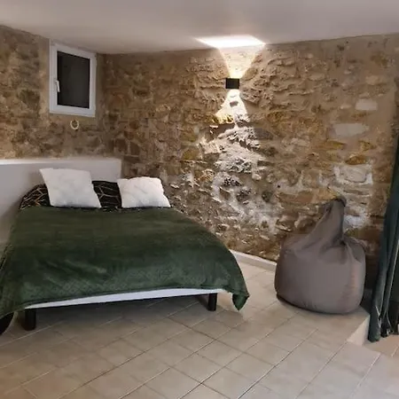 Holiday home La Maison Du Bonheur Caumont-sur-Durance